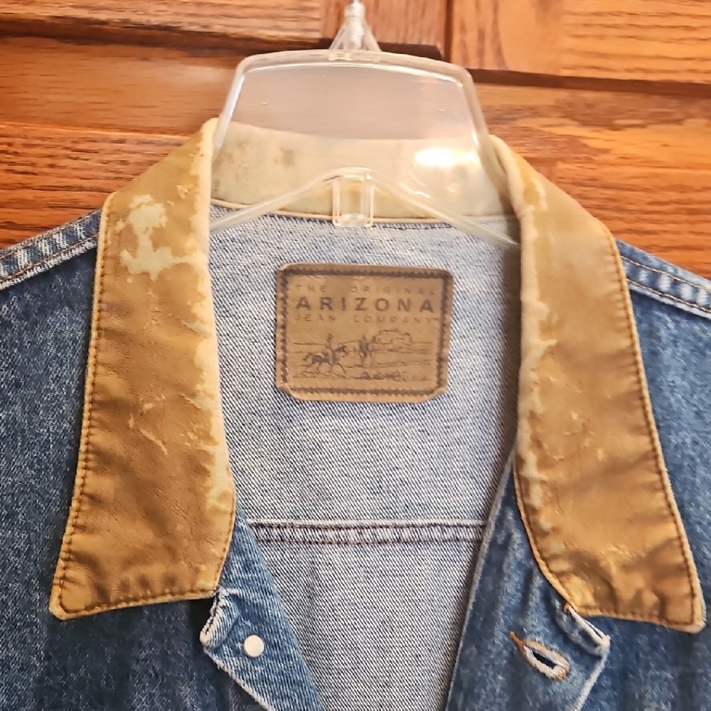 VINTAGE Arizona Jean Company Blue Denim Jacket with Brown Collar
